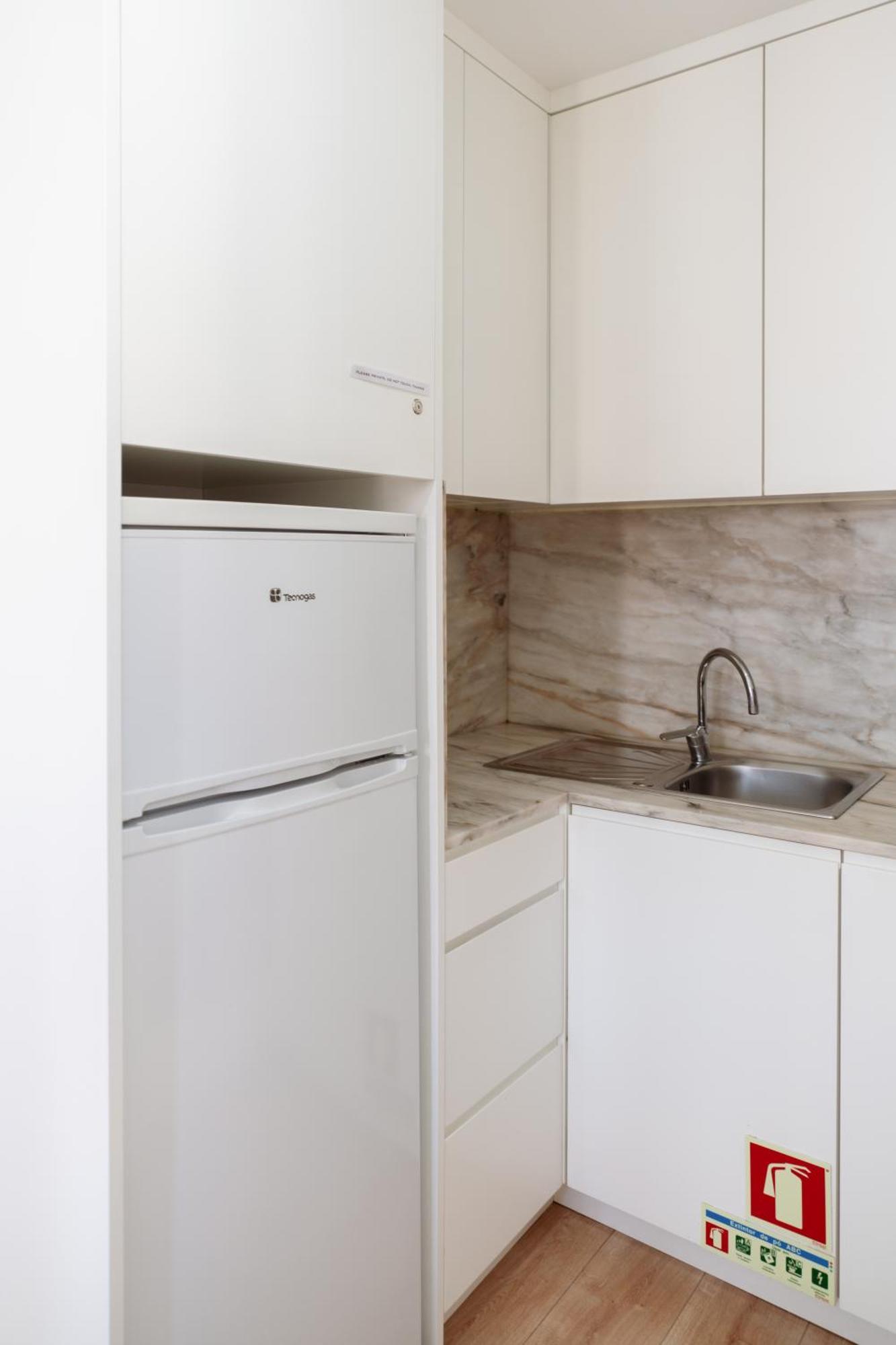 Host Wise - Flat W Free Private Parking - Bright & Cozy Apartman Porto Kültér fotó