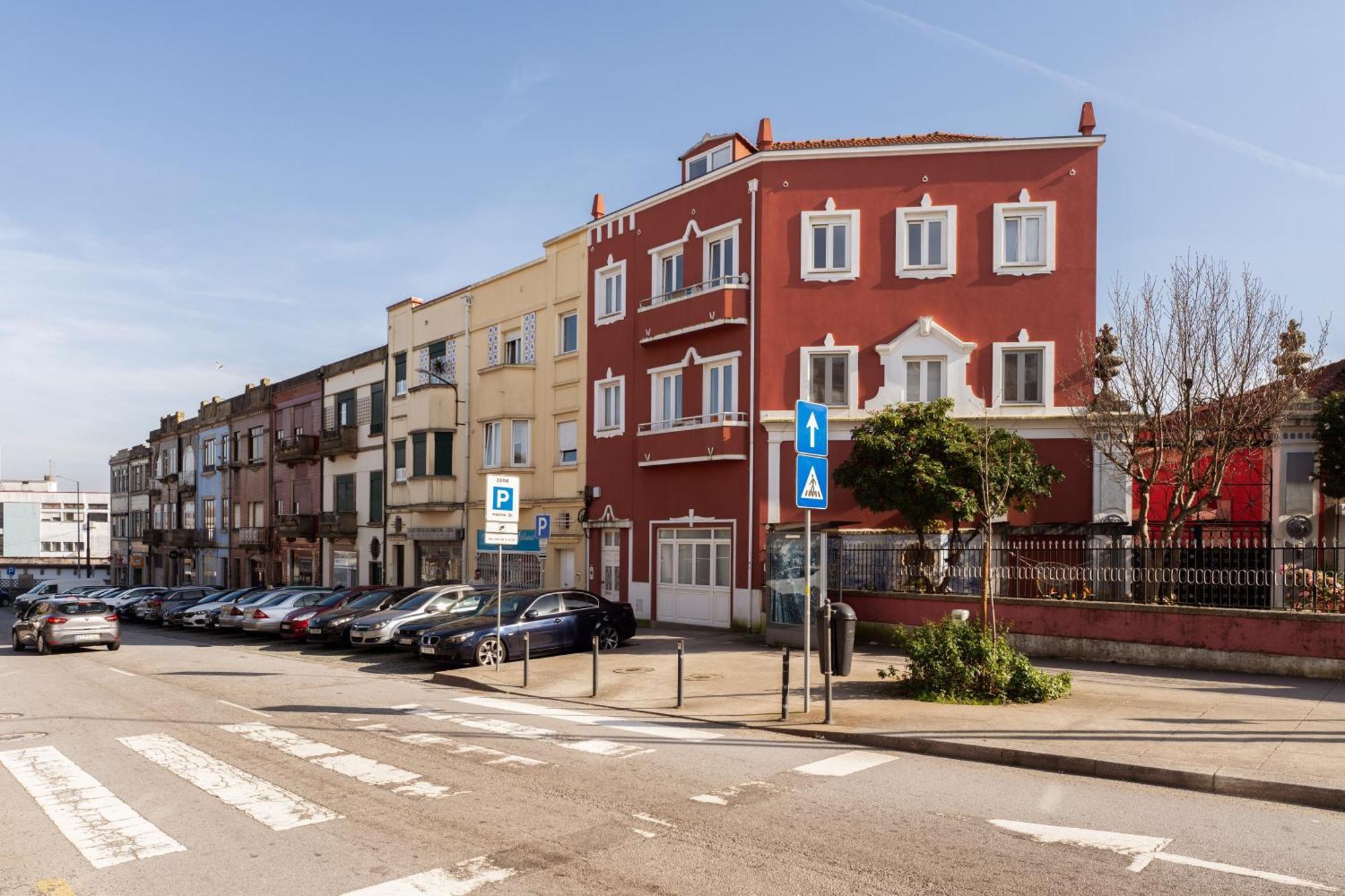 Host Wise - Flat W Free Private Parking - Bright & Cozy Apartman Porto Kültér fotó